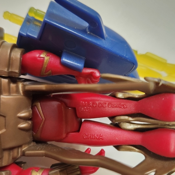 The Flash DC Comics 5" Action Figure with Blasting Gun Flyer - Picture 5 of 6